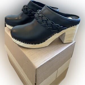Dolce Vita Black leather Braided Women's Clogs; size 10